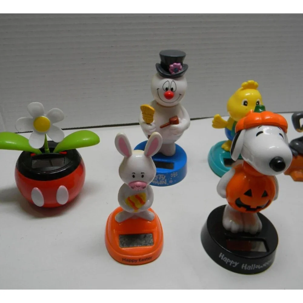 Collection of Solar Bobble Heads Lot of 7 Holidays Snoopy Christmas Easter 4th